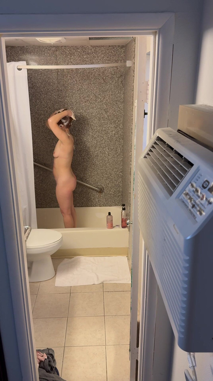 LilRedKinkQueen: लाल बालों वाली कपड़े उतारना और नहाना