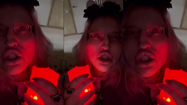 FinDom Goaldigger: बहिन शौचालय नहीं जाती है। जाँंघिया में बहिन पेशाब।