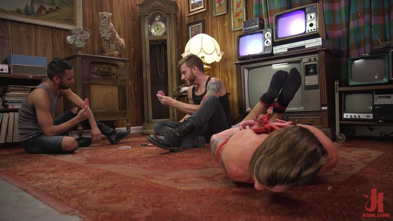 Kink Men Classics: Casey Everett: iki adam tekrar tekrar yarağını sikiyor
