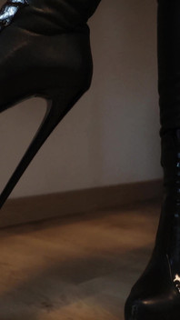 Jste Fetišista Na Vysoké Kožené Boty a Latex? Paní Julie