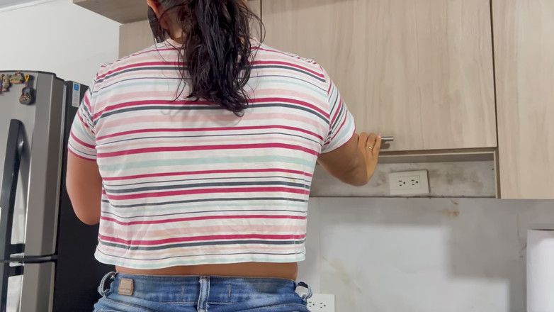 MaRaSexx: 제 의붓아들이 제가 연인과 대화하는 걸 알게 되고 질투심에 저와 섹스를 합니다