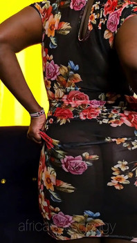 Blumen-sommerkleid necken