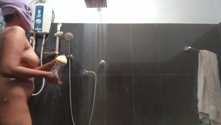 Miya White: Quand j’ai du temps libre, je suis avec ma chatte à...