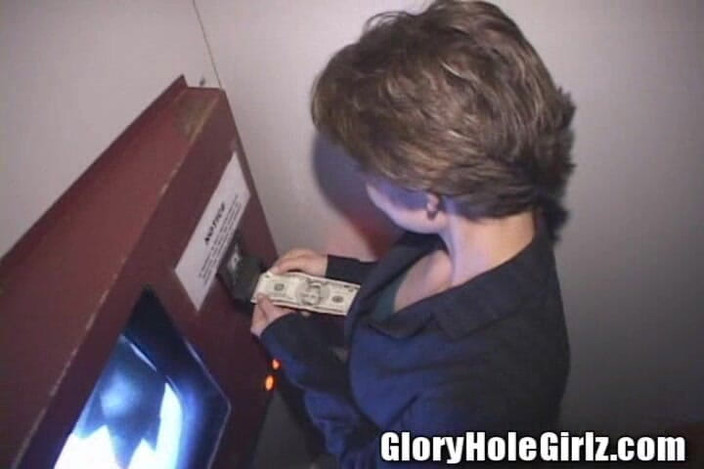 Glory Hole Girlz: Kurze haare, büro-schlampe, blowjobs, spermalippen, gloryhole, brünette hure!