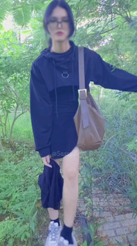 Butt Toy Flash in Parl