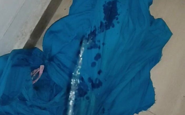 Satin and silky: Pissen auf Krankenschwester-anzug salwar in der umkleidekabine (32)