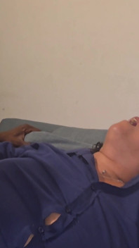 내 뚱뚱한 털이 무성한 보지를 두근하는 거유 흑인 자지
