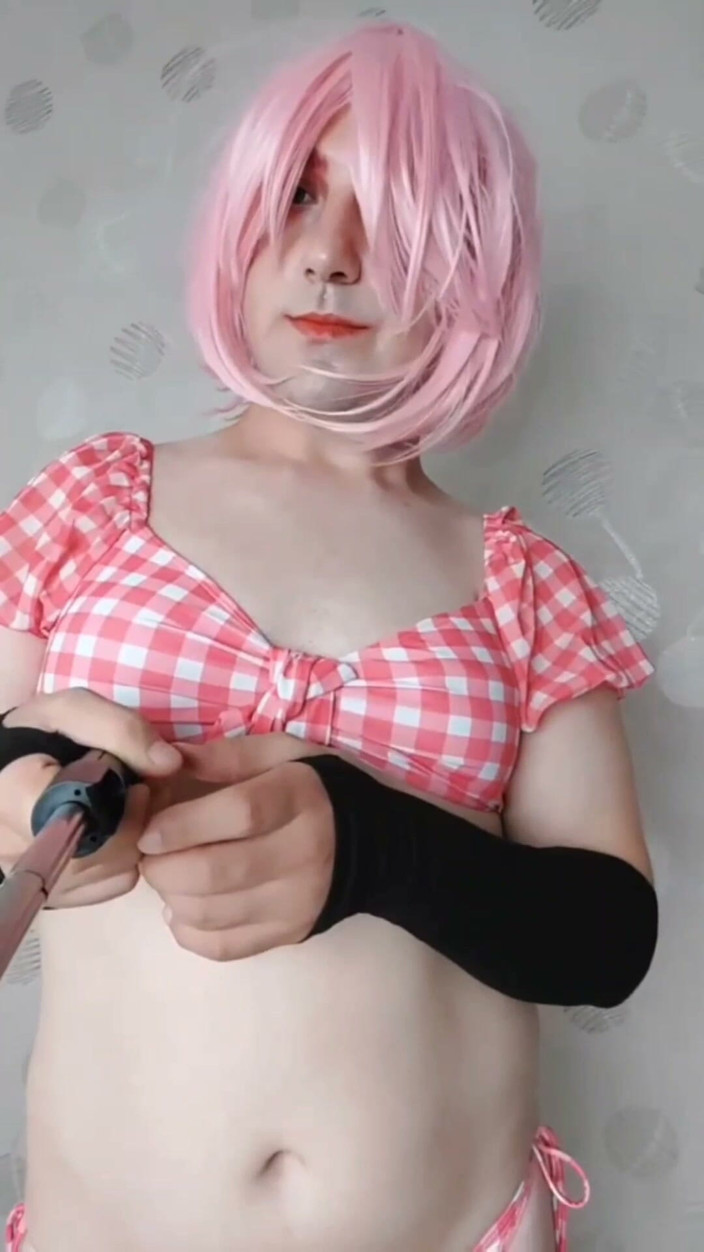 Kitty_Cross: Cewek semok kulit putih dengan bikini dengan pantat montok