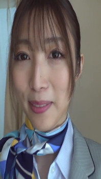 エレガントな客室乗務員。優しい微笑みが激しい欲望へと変わる!