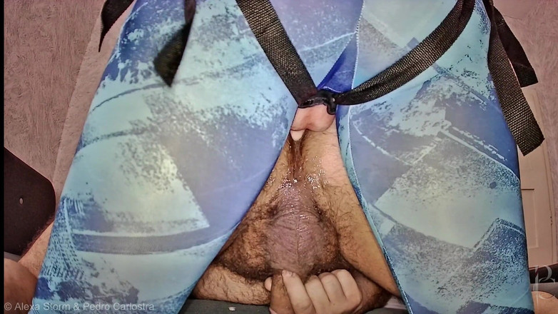 Pedro Carlostra: Istri nakal ini menyiapkan pantat bahenolnya sebelum dientot habis-habisan sama...