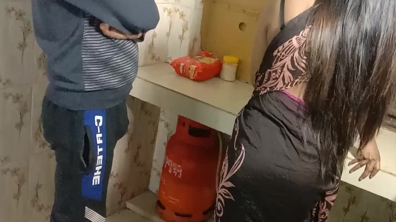 BanglaSexy24: Profesorka Dhaka Suma dává kouření a tvrdé šukání s kolegou Medamem...
