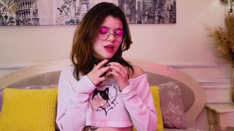 Katya Zaitseva: Pelacur imut nyepong kontol pelan-pelan sambil bugil