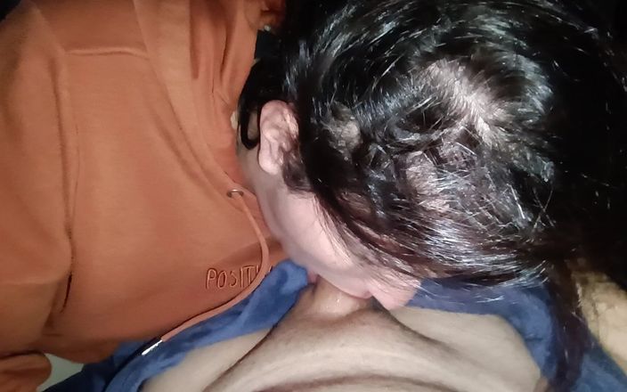 Scarletttejones: 口に含むのが好き
