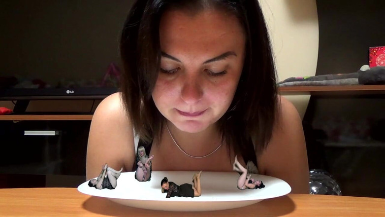Goddess Misha Goldy: Ho intenzione di mangiare 4 ragazze! Mmm, Squisito!