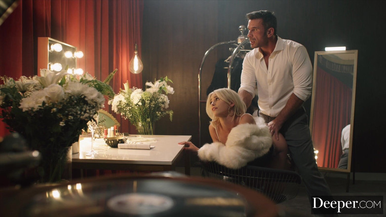 Deeper: Djupare. Blyg understudy Kiara förförs av sin ökända medstjärna