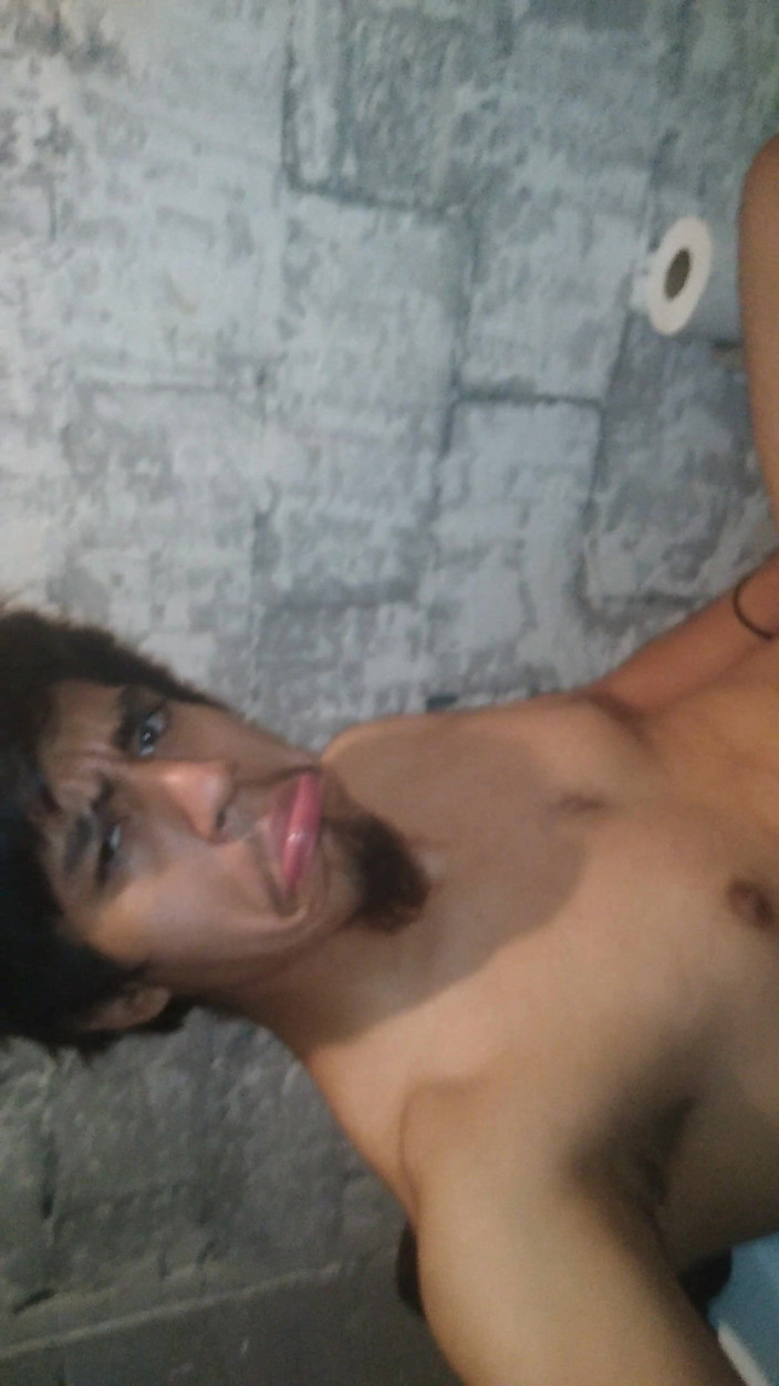 AlexAlejandro13: Linda polla con semen en su cabeza