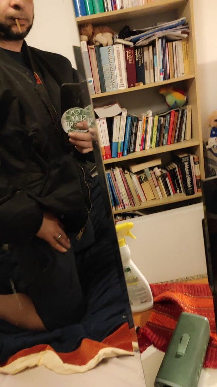 SmokedAlloy2: Białe, śmierdzące, brudne skarpetki DJ-bra