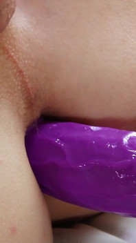 スポーティなイケメンのお尻のプレイは、彼をハード兼させます!