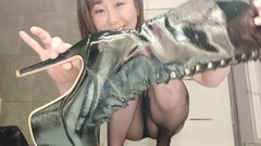 Mayumi Kanzaki: Pantyhose and Lace-up Boots