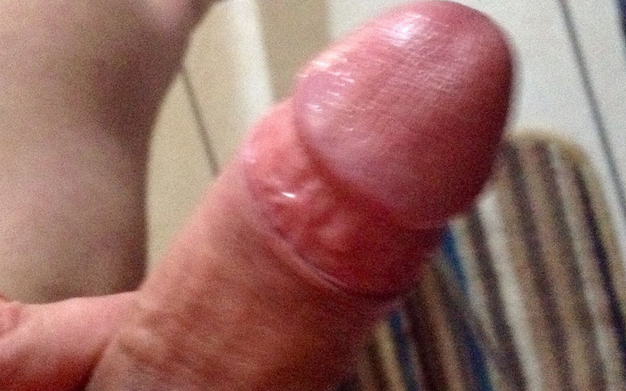 Ray Hardwood: Masturbuje.