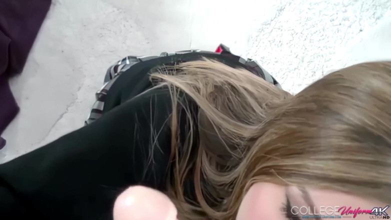College Uniform: Estudante chupando com Stella Cox