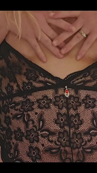 Bridgette Jean cảm thấy mình trong bộ đồ lót màu đen ren mới