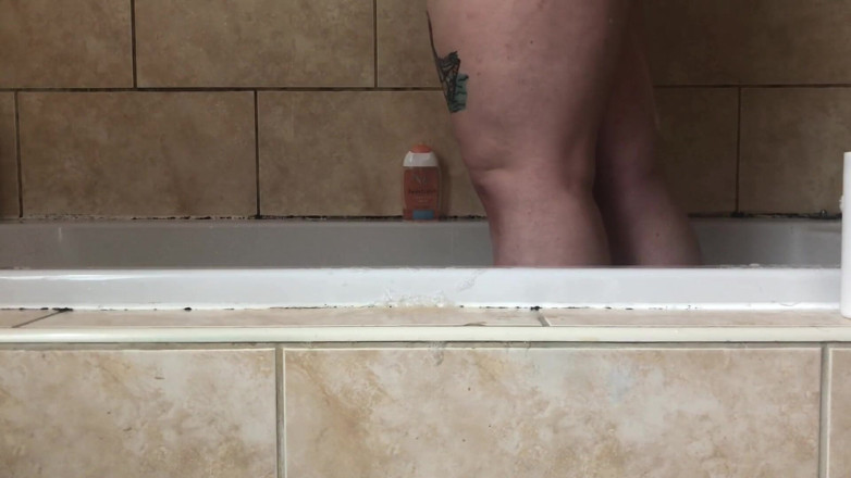 Violet Buttercup: BBW solo mydlany prysznic analny