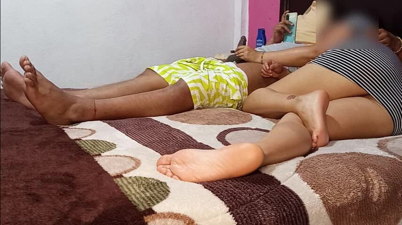 Katerine: मेरे सौतेले भाई को बहकाना जब वह उसके कमरे में अकेला होता है