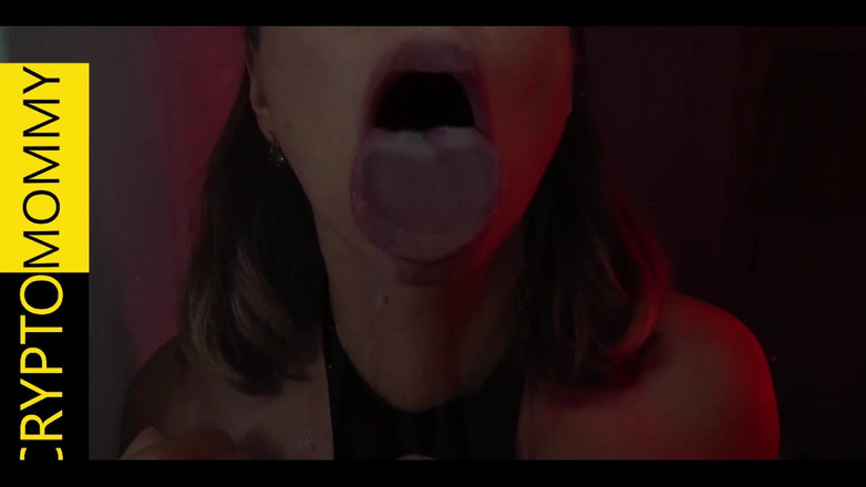 Crypto Mommy: MILF rimming deepthroat utbuktande ögon