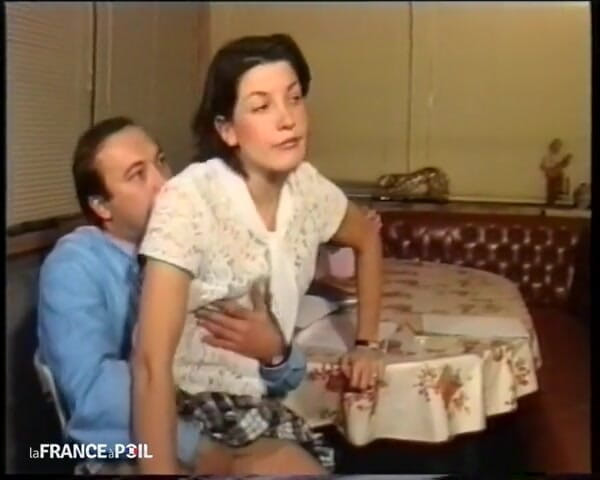 French Family Secrets: ek kharaab kendrit chhaatr chodne ke lie adhik taiyaar hai!