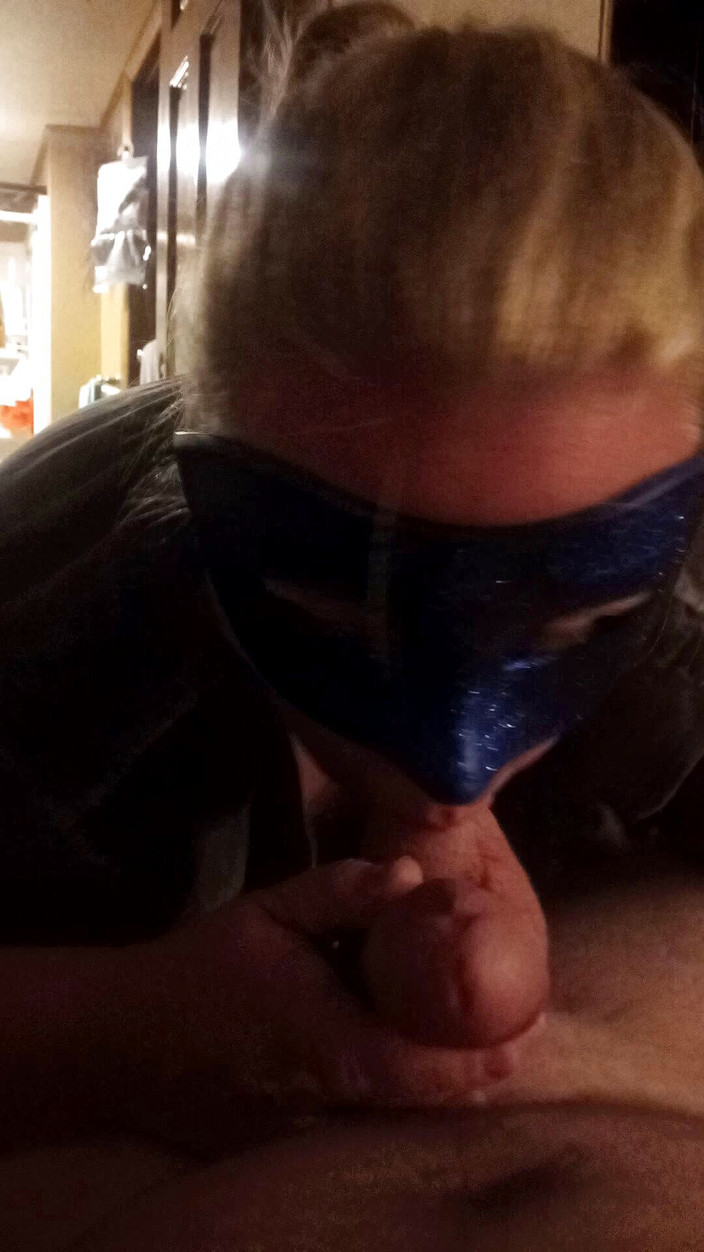 Kinkyfuncpl: A ella le encanta chupar ese dotado blanco. Ella chupa...