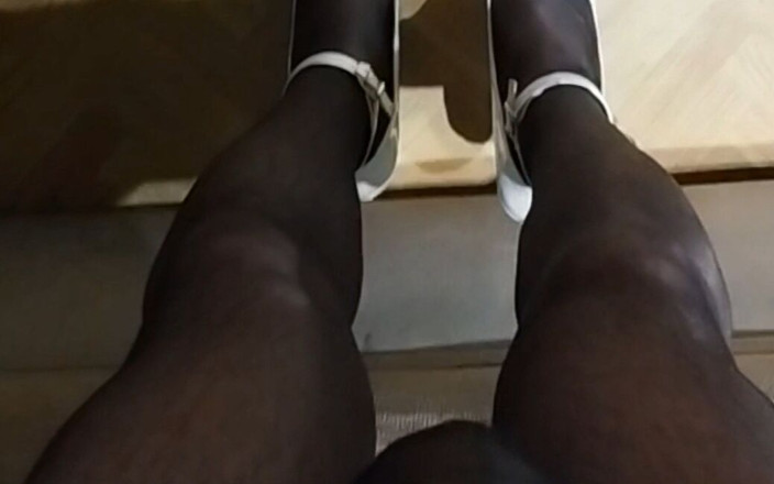 Stockings boy: Public Show Stockings and High Heels