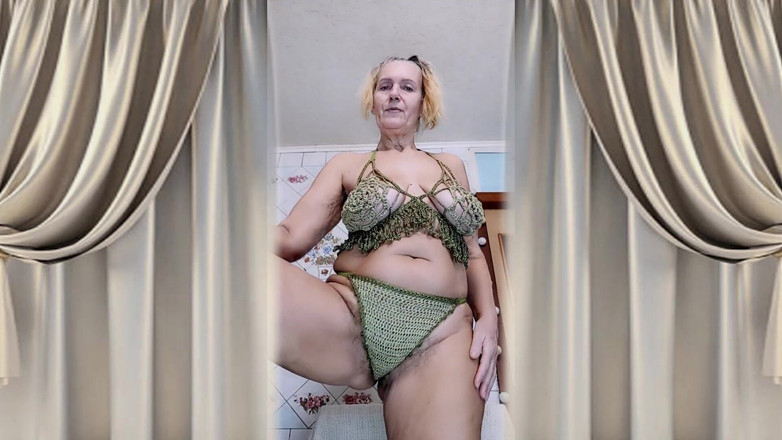 Lukerya: 热辣的家庭主妇Lukerya。手工制作的新衣服。