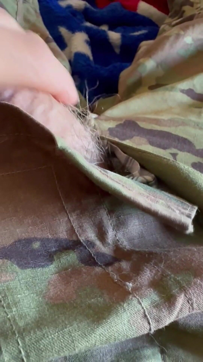 Gay Soldier Stuff: Lính lục quân Mỹ sục cu trong chiếc quần đùi boxer...