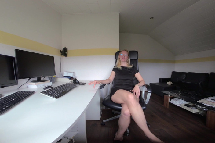 BlondeHexe VR: 私のオフィスを寝取られるつもりだ