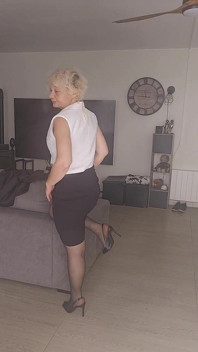 İşe Giderken Giyeceğim Kıyafet Hakkında Ne Düşünüyorsun? Bir Gün Önce Dayanırdın....