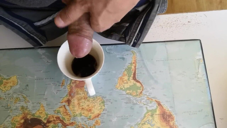 Rafael Torreano: Chico caliente masturbándose para poner un poco de leche en...