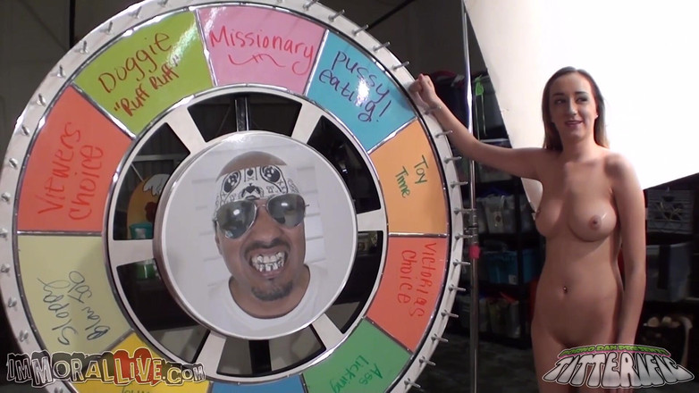 Immoral Live: Victoria Rae byla tak sexy, že se chtěla hned svléknout