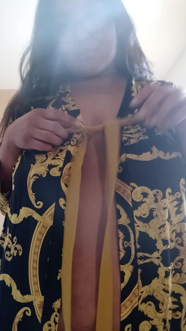 DeesDeepThroat: J’exhibe mon cul