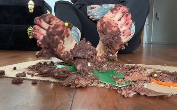 Cake Vs Feet