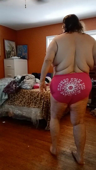 BBW nurse Vicki adventures with friends: I am putting on pink panties pink top and cute...