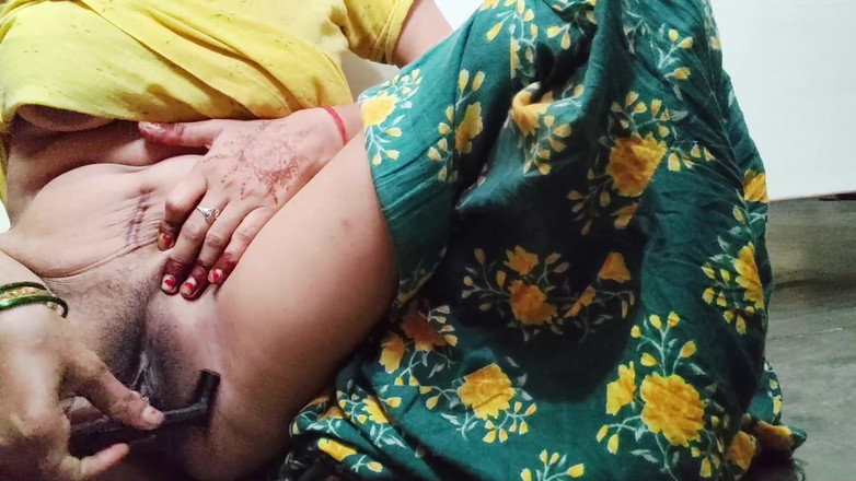 Your Puspa: Kundička čistá oholená indická desi holka