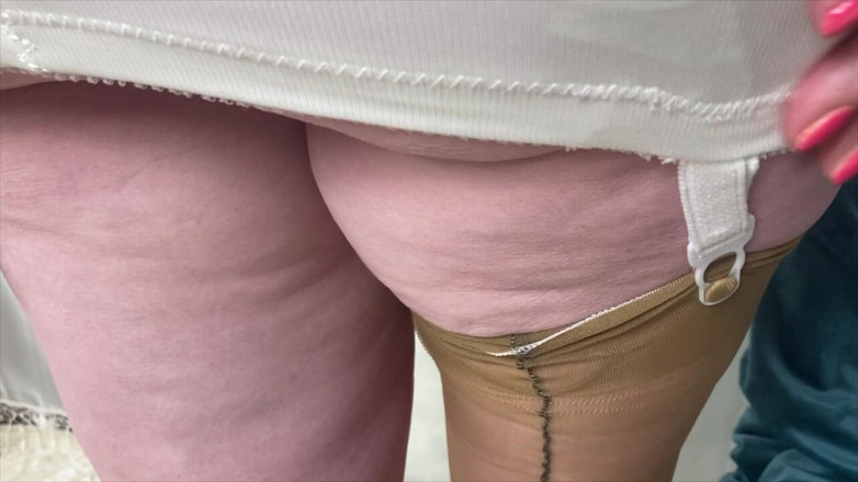 Aunty Sandra vintage girdle queen: Tante sandra zieht sich für dich alle an