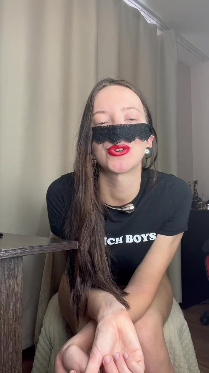 Skinny_lady69: La padrona esige la sborra
