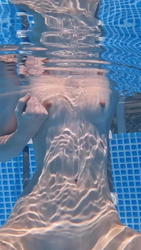 물속의 딸딸이