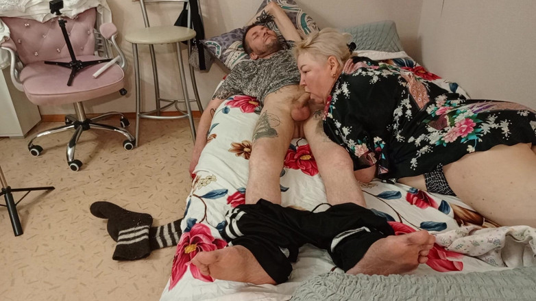 Zona901: Мачуха робить мінет і ковтає сперму