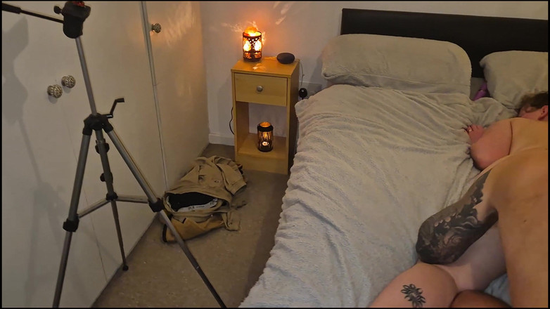 Mr D and Miss C: Koca ve arkadaşı sırayla azgın orta yaşlı seksi kadını sikiyor