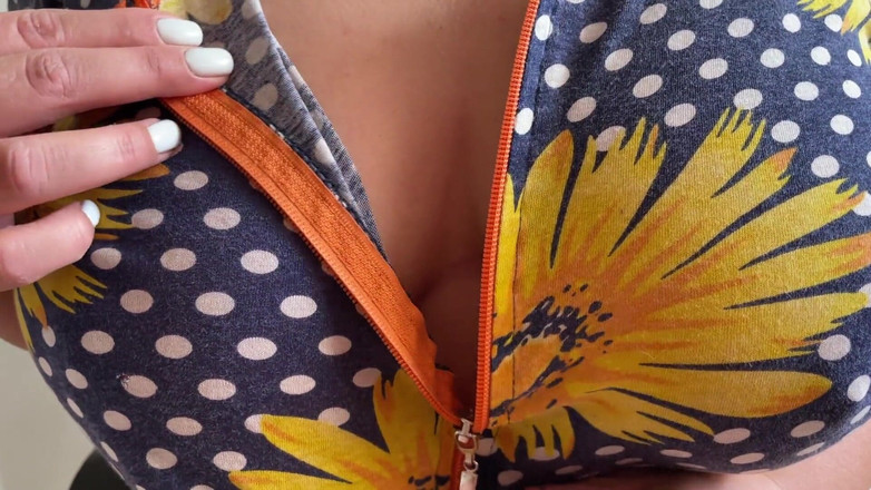 Lux Eva: Milf brinca com peitos e clitóris