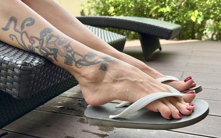 Julia domaina: Neuer Flip-Flops an meinen hübschen Füßen mit langen Zehen im...