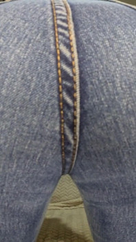 Scoregge bagnate in jeans